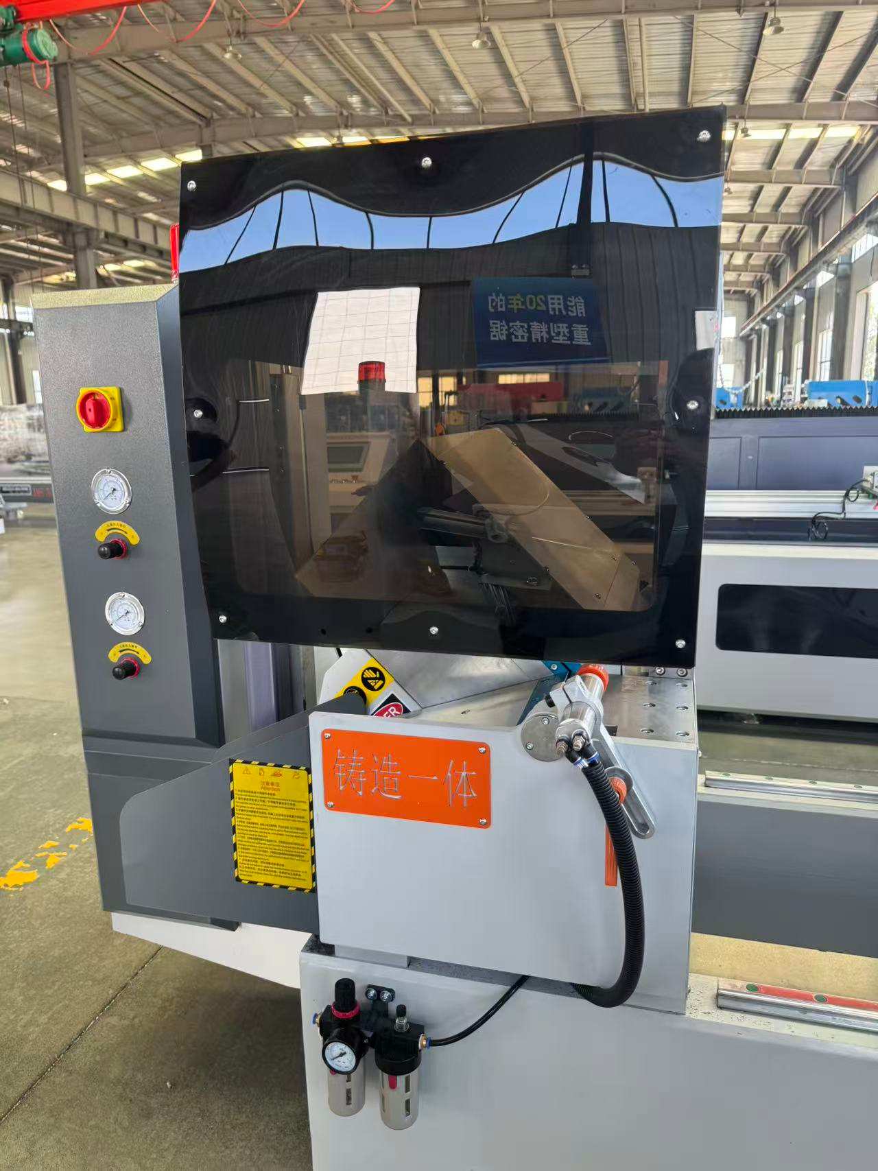 Presná rezacia píla 550 CNC smerom von, 45°/90°
